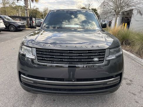 Certified 2025 Land Rover Range Rover SE image 8