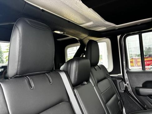 Used 2021 Jeep Wrangler Unlimited Sahara AWD/4WD image 14