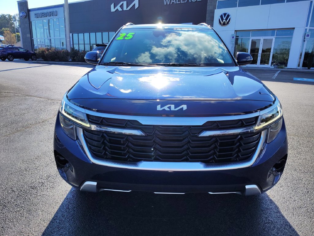 Certified 2025 Kia Seltos EX AWD/4WD image 2