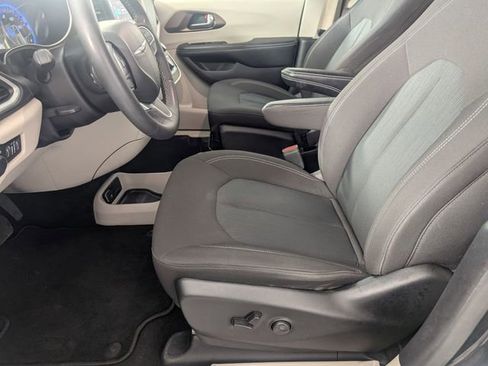 Certified 2023 Chrysler Voyager LX image 12