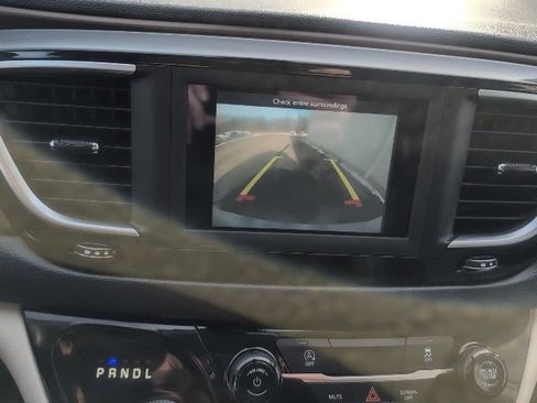 Used 2021 Chrysler Voyager L image 24