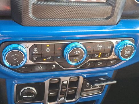 Used 2020 Jeep Wrangler Unlimited Sport image 15