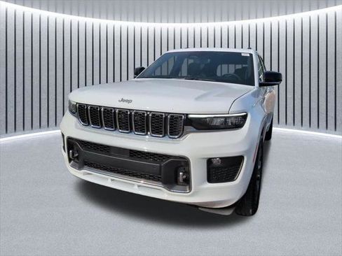 Certified 2025 Jeep Grand Cherokee L Overland w/ Luxury Tech Group IV AWD/4WD image 16