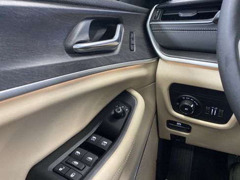 Certified 2025 Jeep Grand Cherokee Limited w/ Luxury Tech Group II image 25