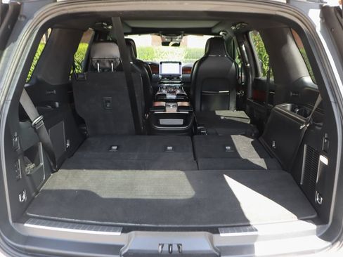 Used 2020 Lincoln Navigator Reserve w/ Equipment Group 208A Reserve AWD/4WD image 9