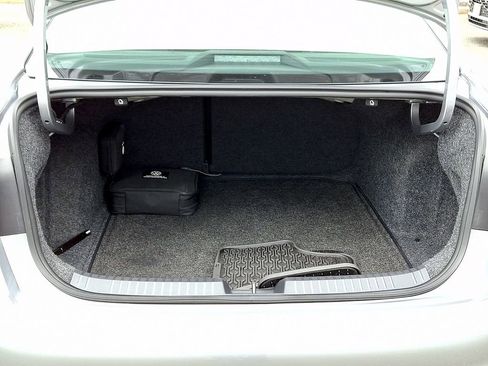 Certified 2022 Volkswagen Jetta SE w/ Panoramic Sunroof Package FWD image 29