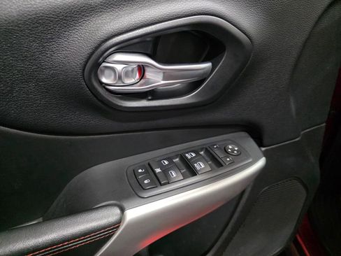 Used 2017 Jeep Cherokee Trailhawk image 12