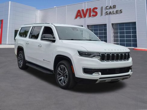 Used 2025 Jeep Wagoneer L Series II AWD/4WD image 3