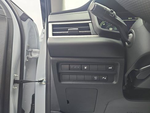 New 2025 Mitsubishi Outlander SE image 14