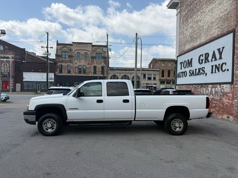 Used 2006 Chevrolet Silverado 2500 W/T w/ Skid Plate Package AWD/4WD image 5