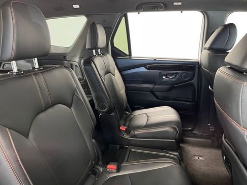 Used 2024 Honda Pilot TrailSport image 12