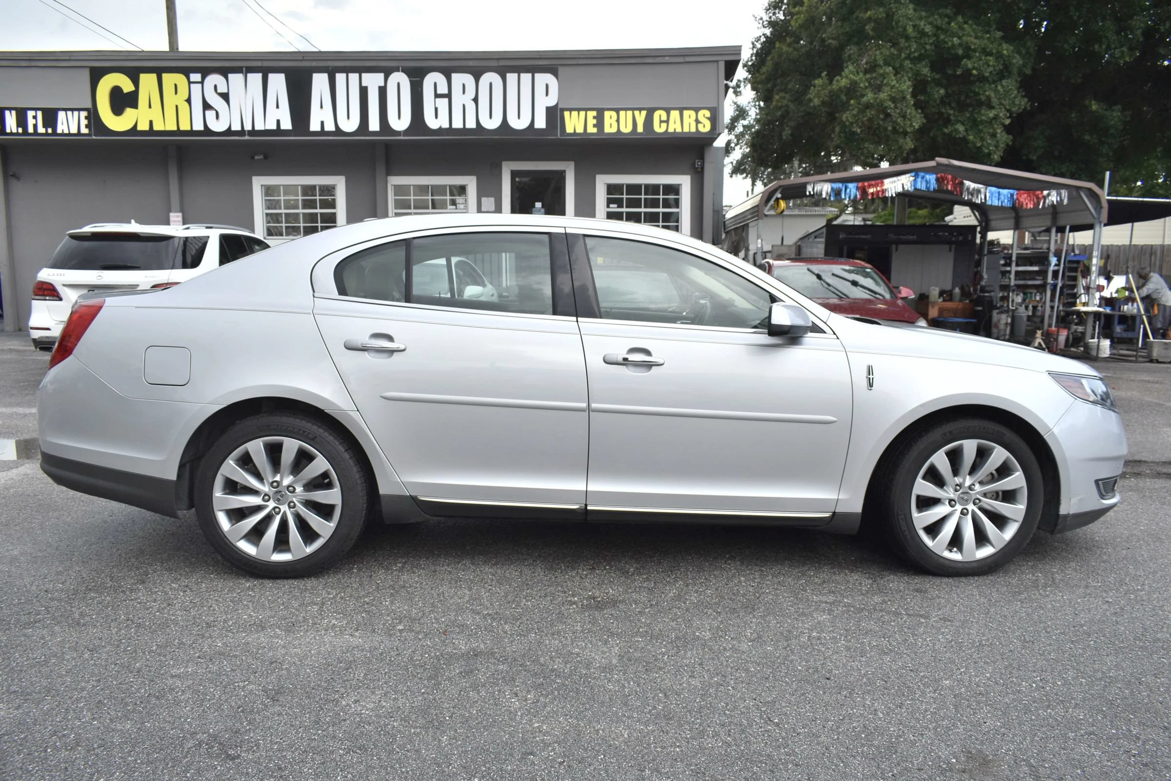 Used 2014 Lincoln MKS FWD image 4