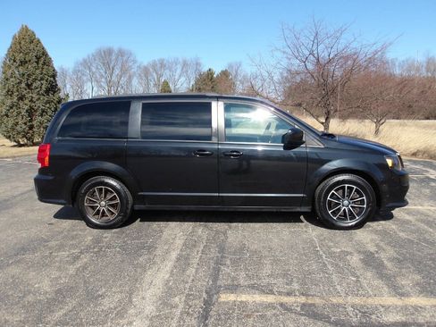 Used 2018 Dodge Grand Caravan GT image 2