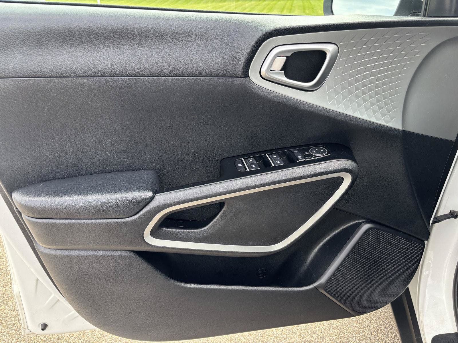 Used 2020 Kia Soul LX FWD image 10