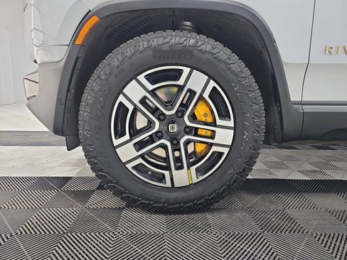 Used 2023 Rivian R1T Adventure image 9