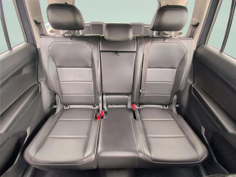 Used 2021 Volkswagen Tiguan SE FWD image 32