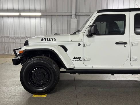 Used 2022 Jeep Gladiator Sport AWD/4WD image 13