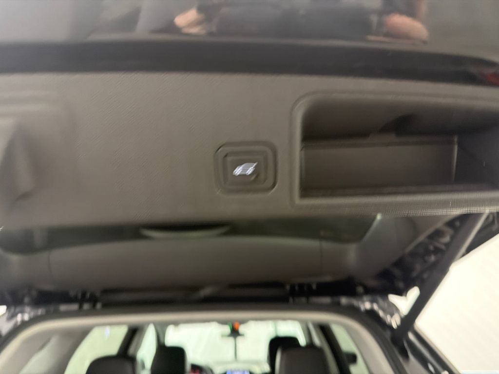 Used 2024 GMC Terrain SLT AWD/4WD image 21