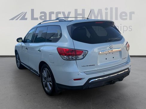 Used 2016 Nissan Pathfinder Platinum image 3