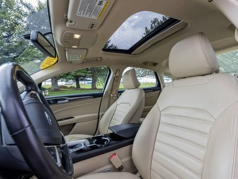 Used 2015 Ford Fusion SE w/ Equipment Group 502A FWD image 11