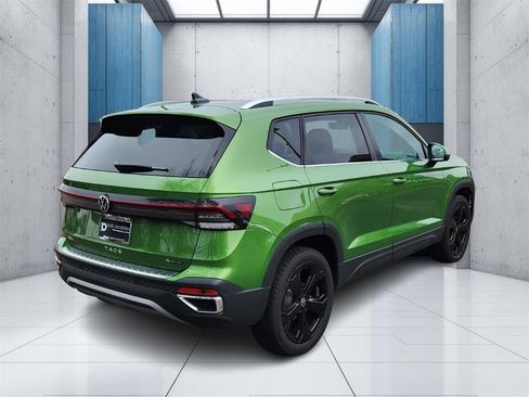 Used 2025 Volkswagen Taos SEL image 28