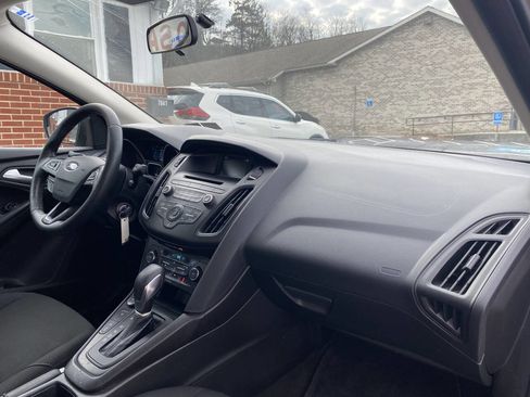 Used 2017 Ford Focus SE image 19