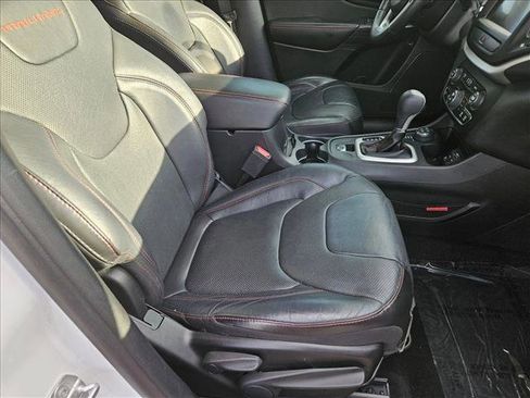 Used 2016 Jeep Cherokee Trailhawk w/ Comfort/Convenience Group image 22