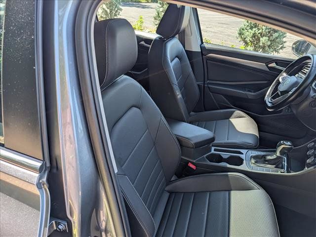 Certified 2023 Volkswagen Jetta SE w/ Panoramic Sunroof Package FWD image 12