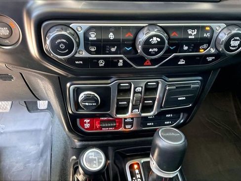 Used 2023 Jeep Gladiator Rubicon w/ Cold Weather Group AWD/4WD image 30