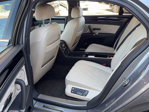 Used 2014 Bentley Flying Spur W12 image 18