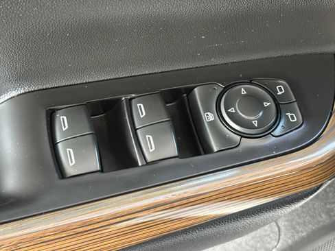 Used 2019 GMC Acadia SLE image 13