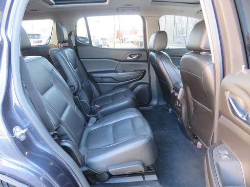 Used 2019 GMC Acadia SLT image 22