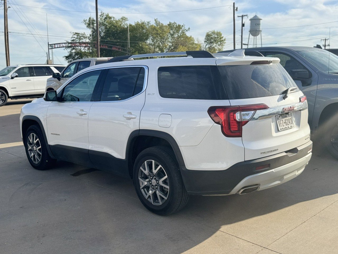 Used 2022 GMC Acadia SLT w/ Technology Package AWD/4WD image 4