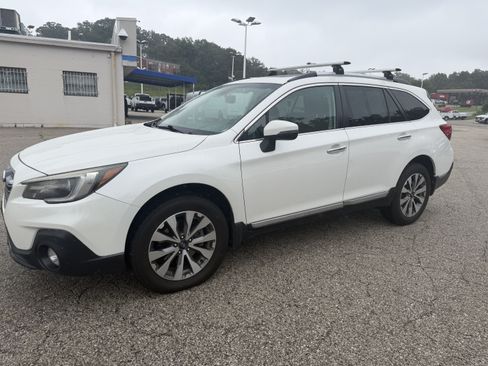 Used 2019 Subaru Outback 2.5i Touring w/ Popular Package #3A AWD/4WD image 3