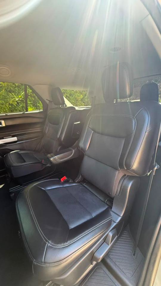 Used 2024 Ford Explorer Limited AWD/4WD image 19