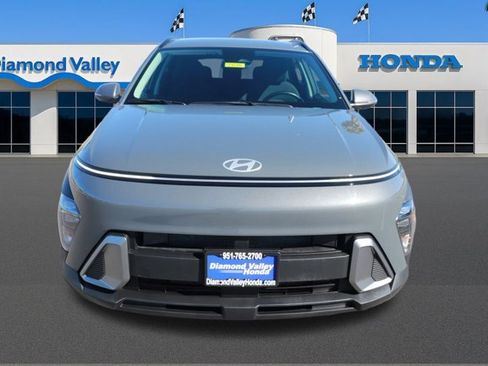 Used 2025 Hyundai Kona SEL image 2