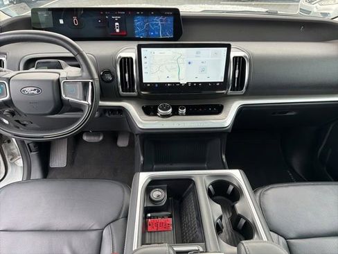 Used 2025 Ford Expedition Platinum AWD/4WD image 21
