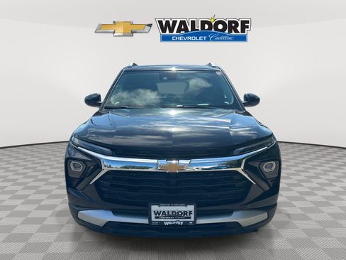 Used 2024 Chevrolet TrailBlazer LT w/ LT Cold Weather Package FWD image 2