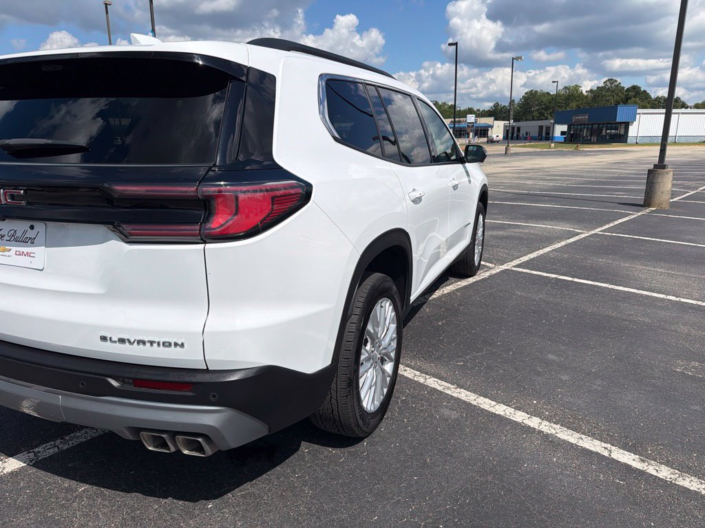 Used 2026 GMC Acadia Elevation w/ Elevation Premium Package FWD image 5