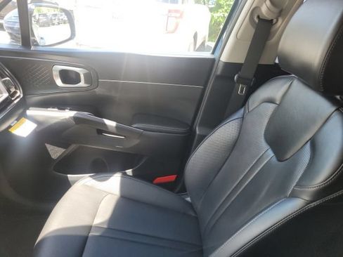 Certified 2025 Kia Sorento S AWD/4WD image 31
