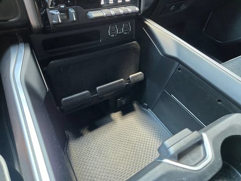Used 2022 RAM 1500 Laramie AWD/4WD image 33
