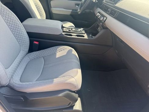 Used 2023 Honda Pilot LX image 15