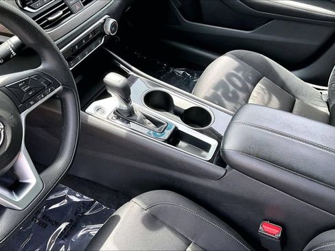 Used 2024 Nissan Altima 2.5 SV FWD image 16