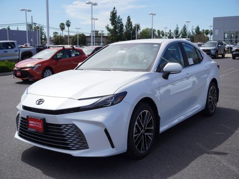 New 2026 Toyota Camry XLE image 7