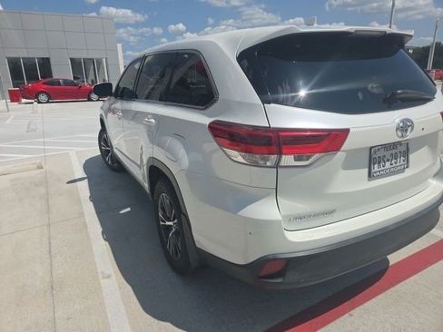 Used 2019 Toyota Highlander Plus FWD image 6