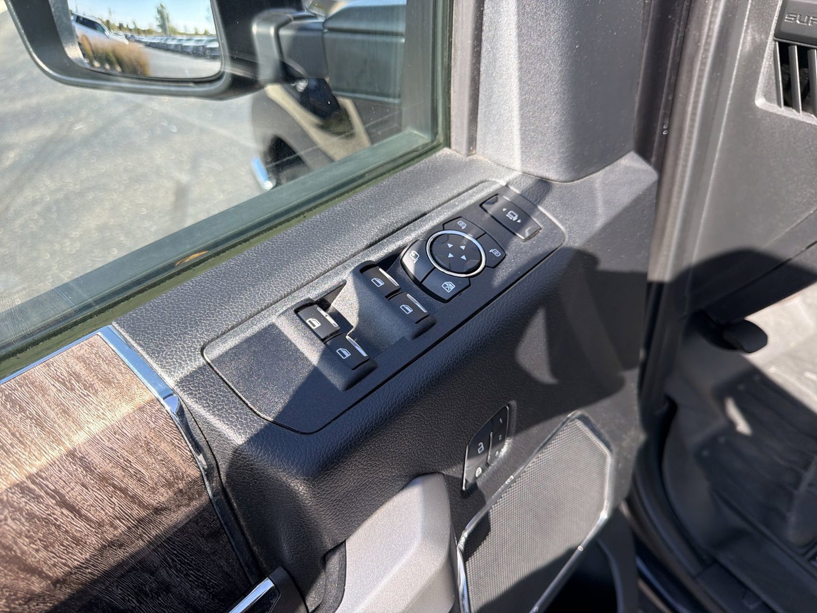 Used 2019 Ford F250 Lariat w/ Lariat Ultimate Package AWD/4WD image 15