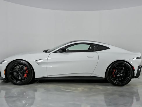 Used 2021 Aston Martin V8 Vantage Coupe image 8
