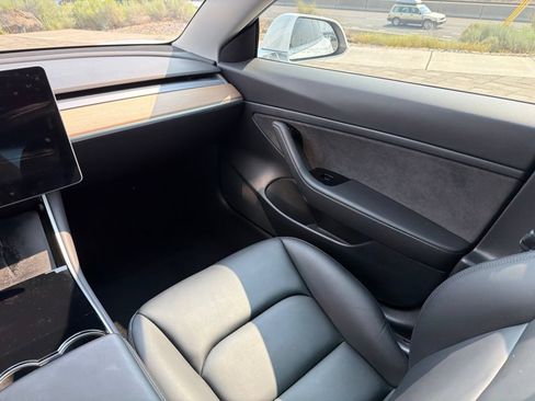 Used 2020 Tesla Model 3 Standard Range Plus RWD image 14