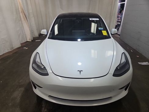 Used 2022 Tesla Model 3 image 2
