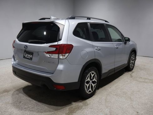 Used 2021 Subaru Forester Premium image 2